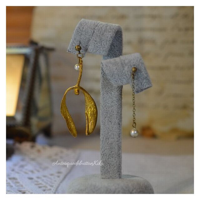 ヤドリギ真鍮製イヤリング・やどりぎ・宿り木