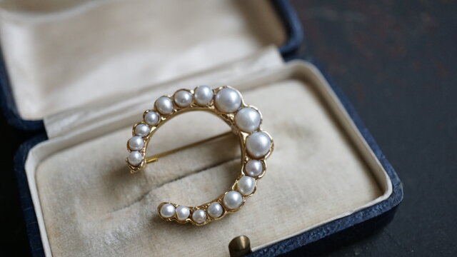 パールbrooch moonの画像1枚目