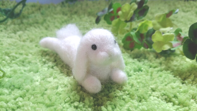 羊毛うさぎ*Sサイズ*ごろ寝*ホワイトの画像1枚目