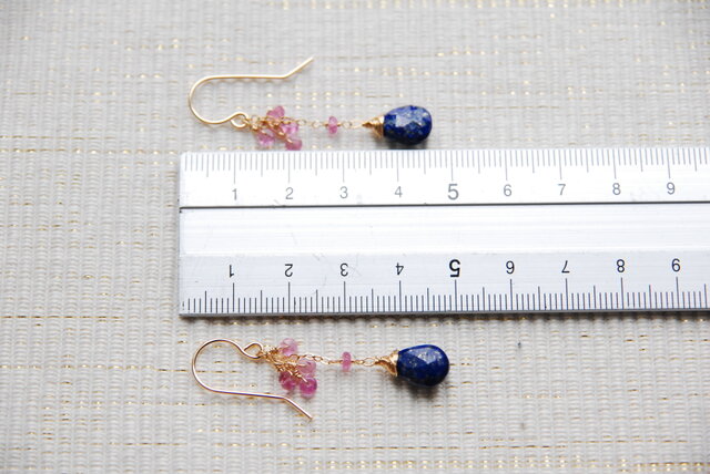 ラピスラズリとピンクトルマリンの花飾りのピアス14kgf | iichi 日々