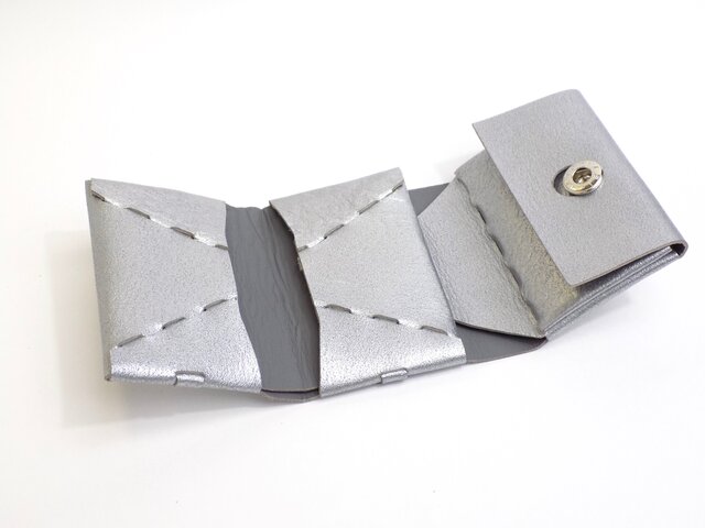 コンパクト三つ折り財布 革製 シルバー | iichi 日々の暮らしを