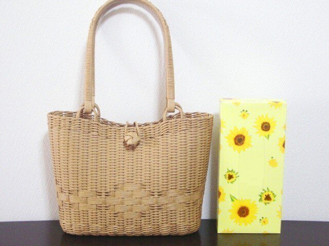クラフトバンド　バッグ　　　ハンドメイド　ショルダー 四つだたみ編みのショルダーバック #エコクラフト#クラフト