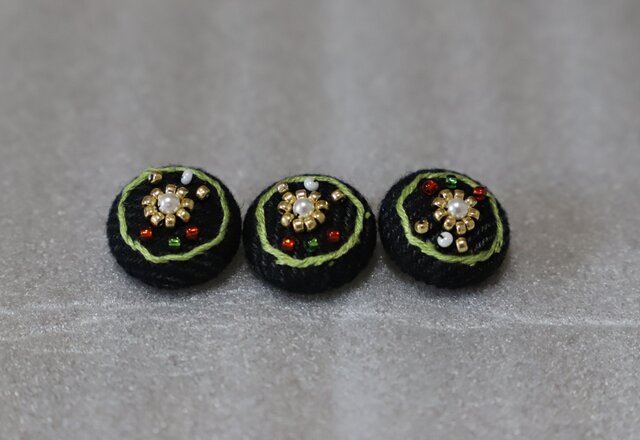 飾りボタン（ビーズ刺繍） | iichi 日々の暮らしを心地よくする
