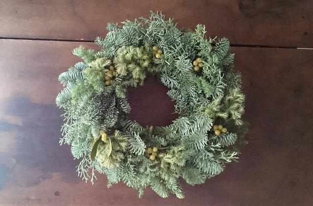 フレッシュグリーンのクリスマスリース(ヤドリギ)の画像1枚目