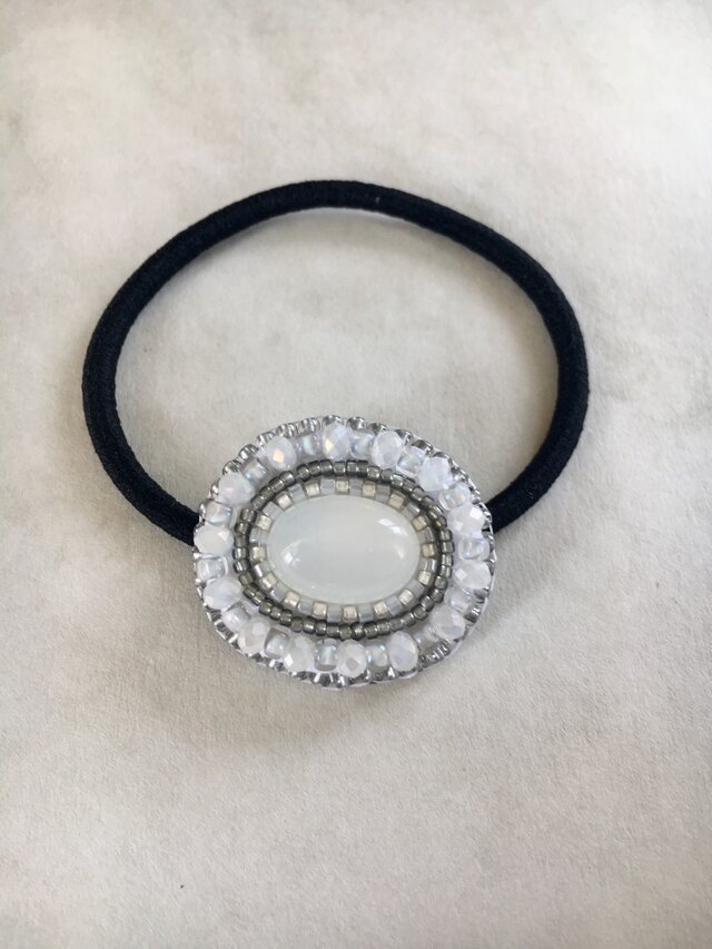 天然石とビーズ刺繍の大人ヘアゴム ムーンストーン2の画像1枚目