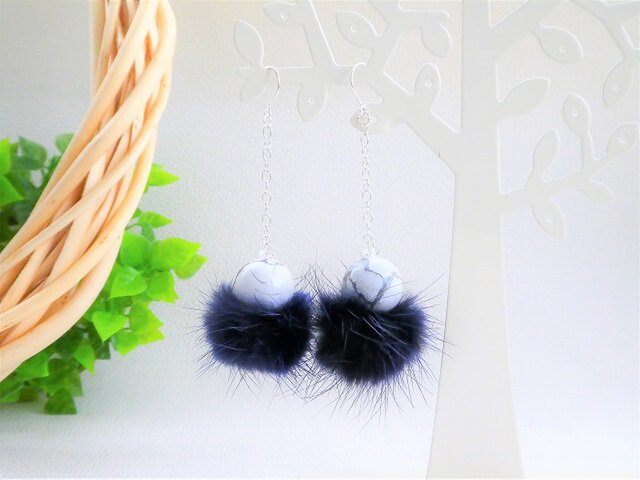 ハウライト&ファー ロング ピアス・イヤリングの画像1枚目
