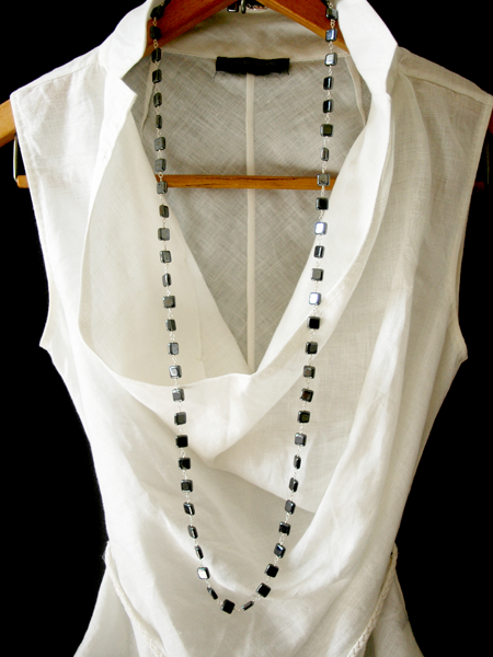 スクエアロングネックレス