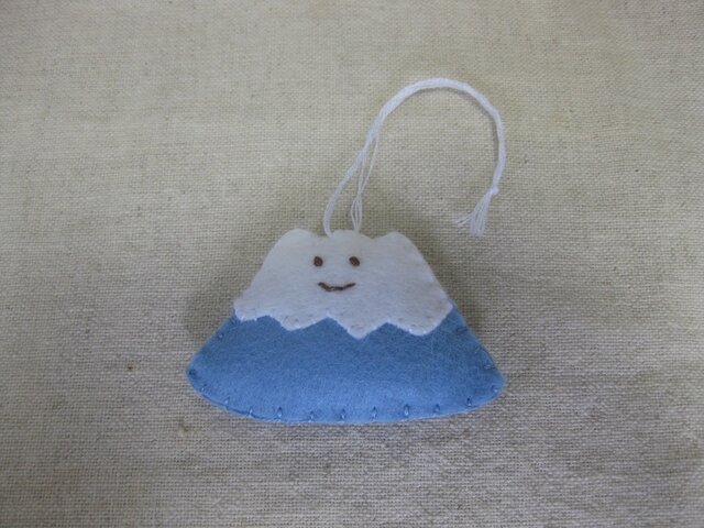 ハンドメイド。フエルト画像用。 富士山のオーナメント ハンドメイド フェルト | iichi 日々の