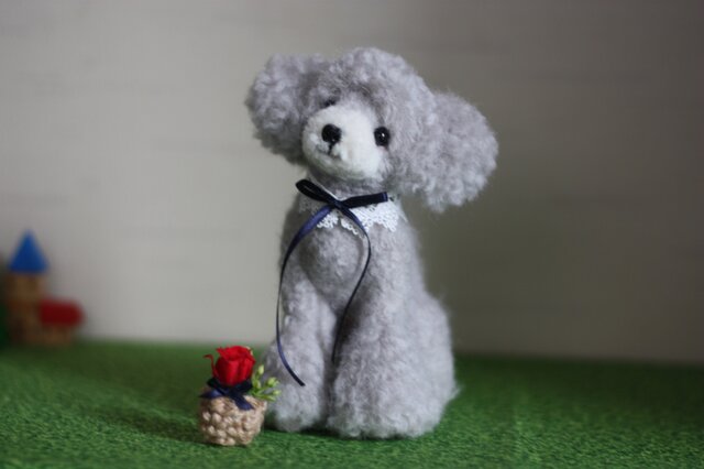 シルバートイプードル。。。羊毛フェルトの画像1枚目