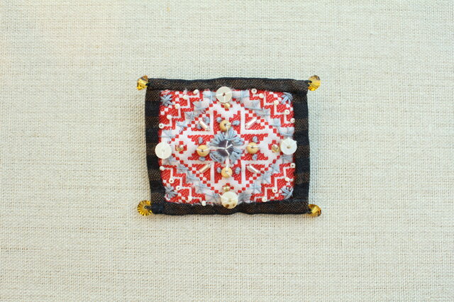 ロシアのテープの刺繍ブローチの画像1枚目