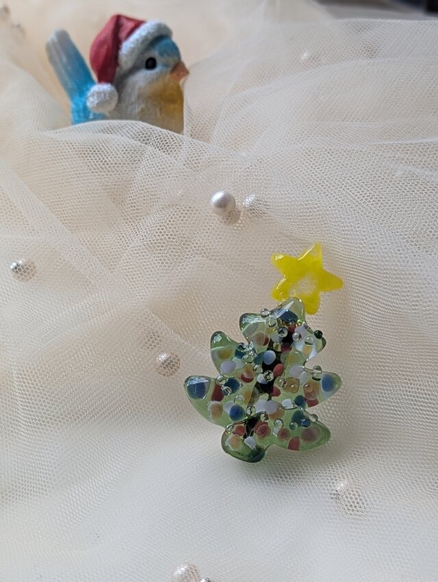 アッシュペーフランス レンヌ・ロザリー クリスタルブローチ2点セット レシピNo.KR1302 貴和クリスタルの宝石編みブローチ2種 – 貴和製作所