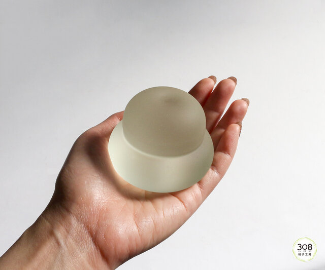 台座無し】しっとりガラスの鏡餅 | iichi 日々の暮らしを心地よくする