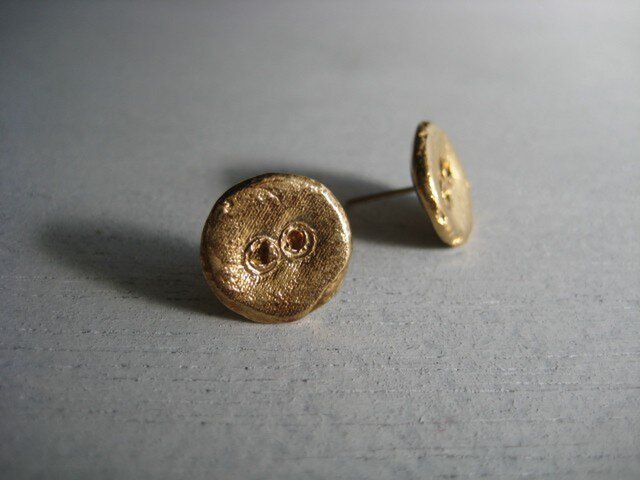 button pierced earringの画像1枚目