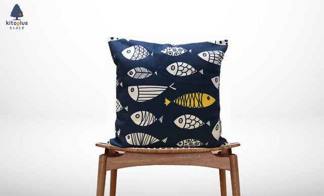 森のクッション A lot of fish Back Navy blueの画像1枚目