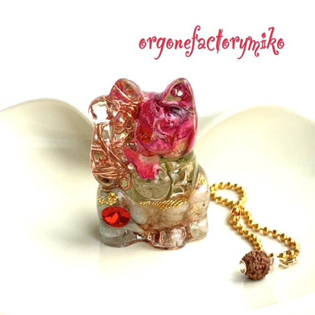 金運　幸運　繁栄　シトリン　翡翠　幸運メモリーオイル入　招き猫ちゃん　オルゴナイト　右手上げ