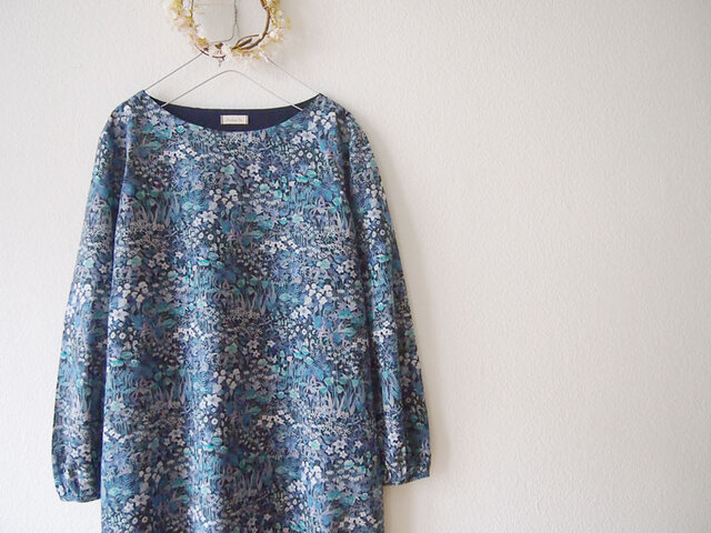 2018A/W Liberty:faris flowers small ふっくらお袖のワンピースの画像1枚目