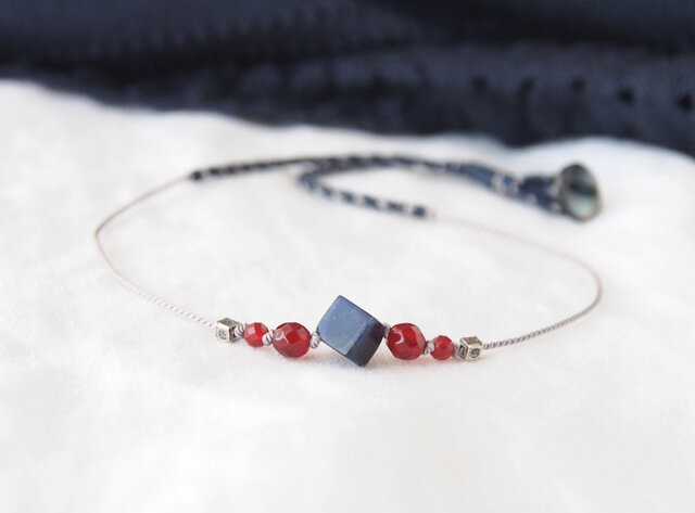 Navy&Red Short Necklace(ソーダライト×レッドアゲート)の画像1枚目