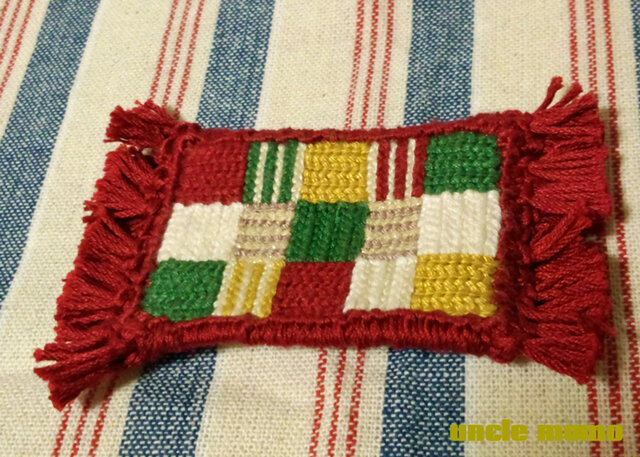 ドール用ツヴィスト刺繍のラグ(玄関・ルームマット)Checkered X’mas 1/12ミニチュア・ファブリックの画像1枚目