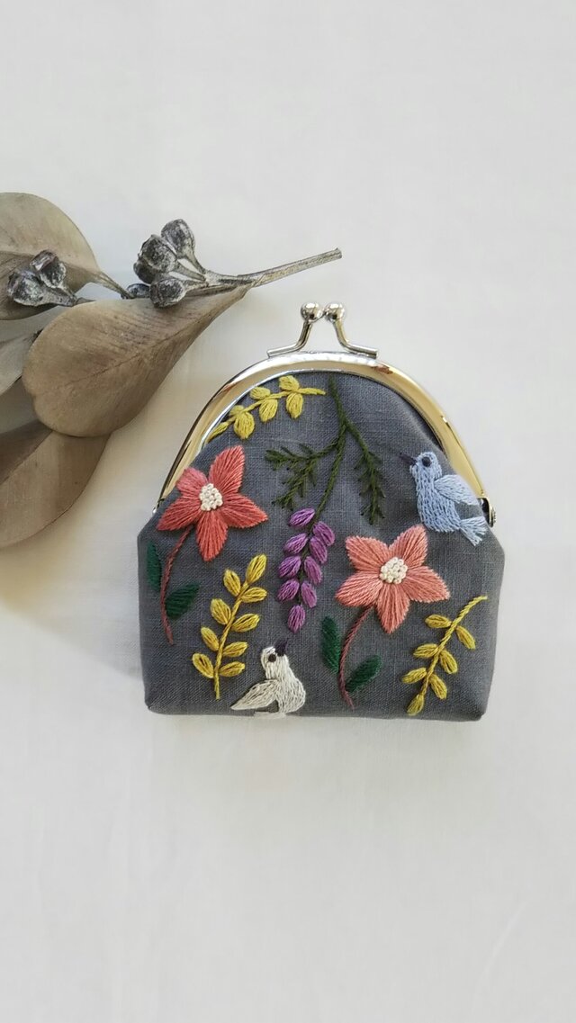 小鳥と草花のがま口の画像1枚目