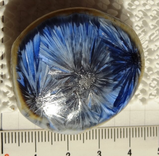 結晶釉文様のブローチ 5の画像1枚目