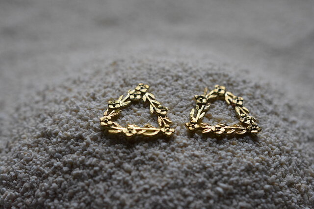 triangle and flowers earringsの画像1枚目