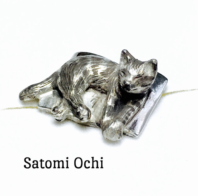 キジトラ猫のピンブローチSilverの画像1枚目