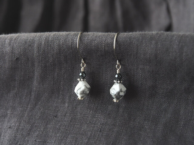 White&Black Pierce(ハウライト×ヘマタイト)の画像1枚目