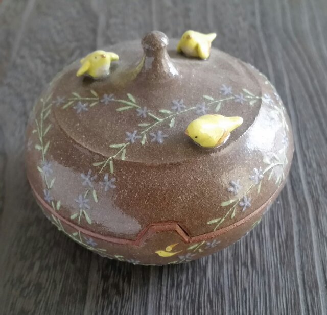 むらさき小花に小鳥の画像1枚目