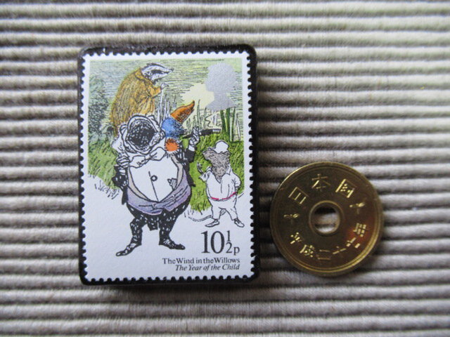 イギリス 童話【カエルの王子】切手ブローチ4543 | iichi 日々の暮らし