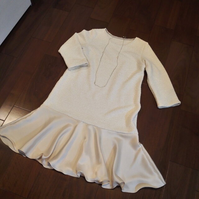 オフホワイトツイードのフレアワンピ