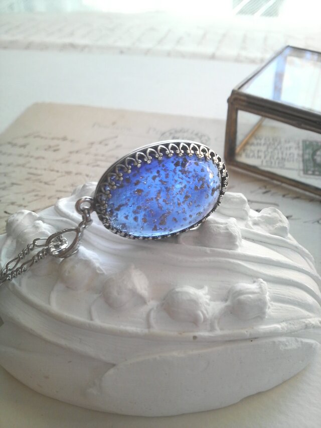 ヴィンテージ　星空のようなSapphire-Blue（25×18ﾐﾘ）ネックレス