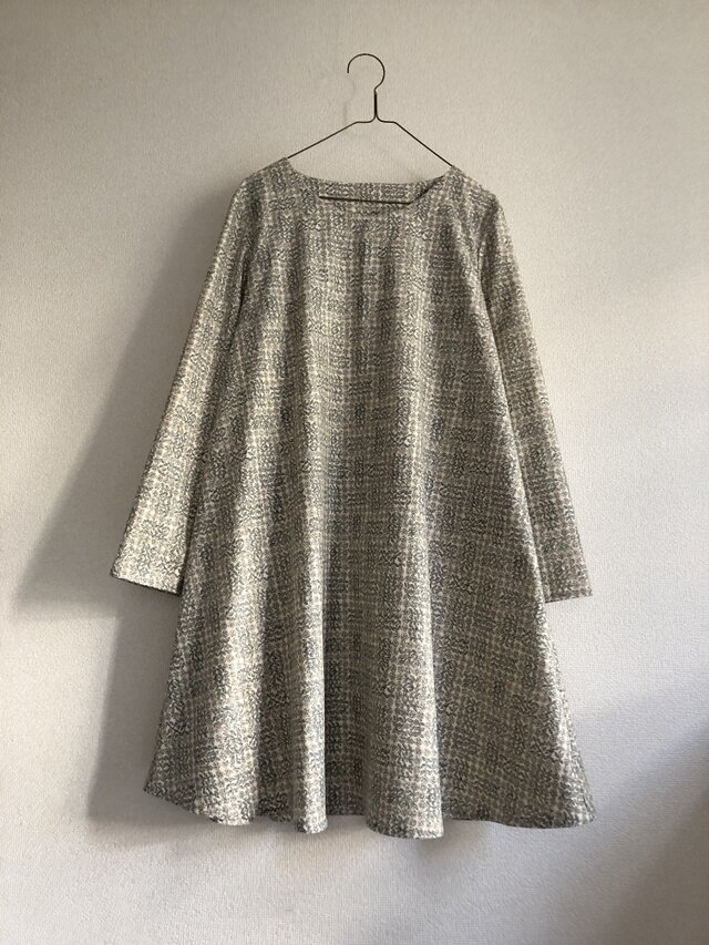 スリーピングローズ Aラインワンピースの画像1枚目