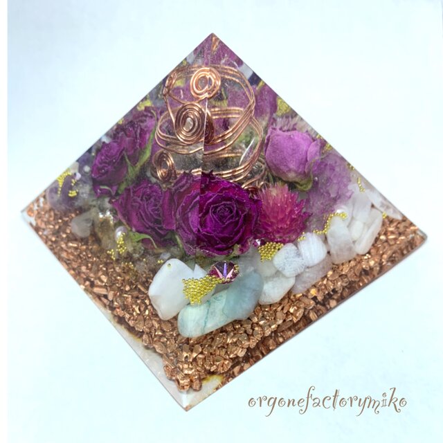 大ピラミッド型　金運　愛情　希少ミラクルケオン　希少幸運メモリーオイル入　オルゴナイト