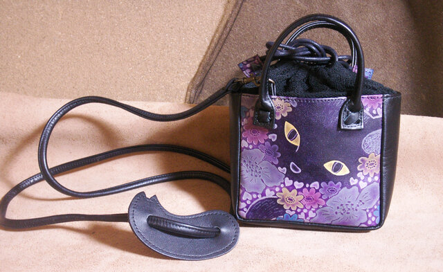 着物に良いね！ 猫のデザイン レザークラフト 花畑猫、mini mini