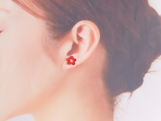 梅のピアス （ つまみ細工＊受注制作 ） | iichi 日々の暮らしを