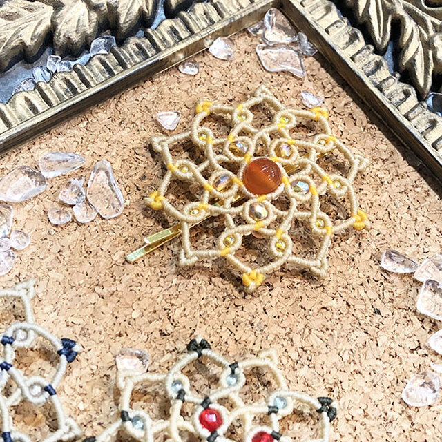 新色追加！天然石のマクラメ編みヘアピン【ダリア】アイボリー系・カーネリアン