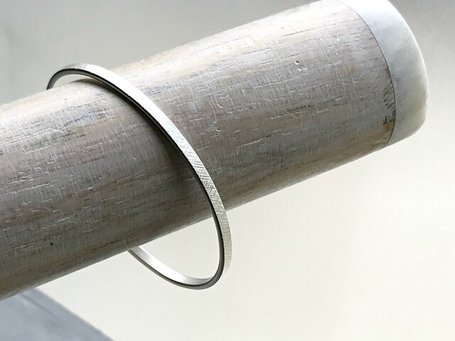 texture〜criss crossシルバーバングルの画像1枚目