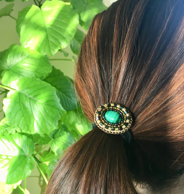 再販3】天然石とビーズ刺繍の大人ヘアゴム 黒蝶貝ブラックシェル