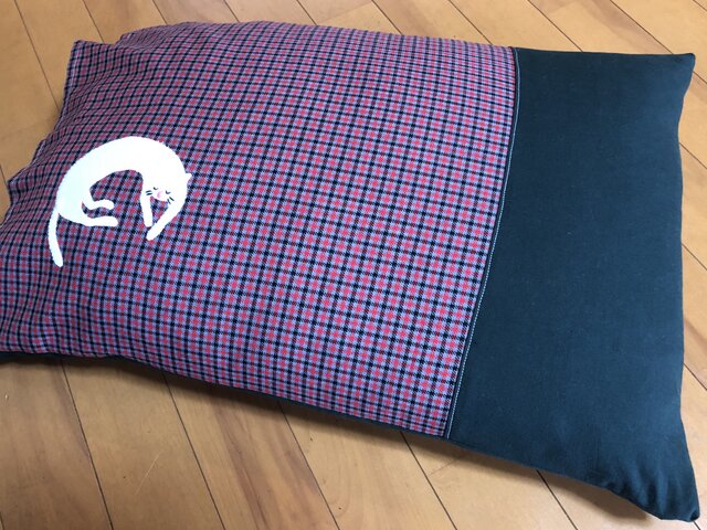 【受注製作】コットンの枕カバー☆居眠りするネコの画像1枚目