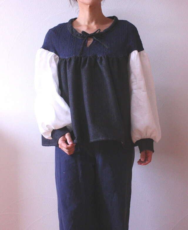 まあるいヨークのギャザーブラウス