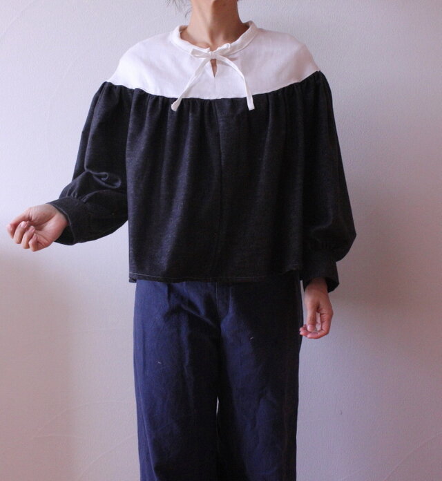 まあるいヨークのギャザーブラウス