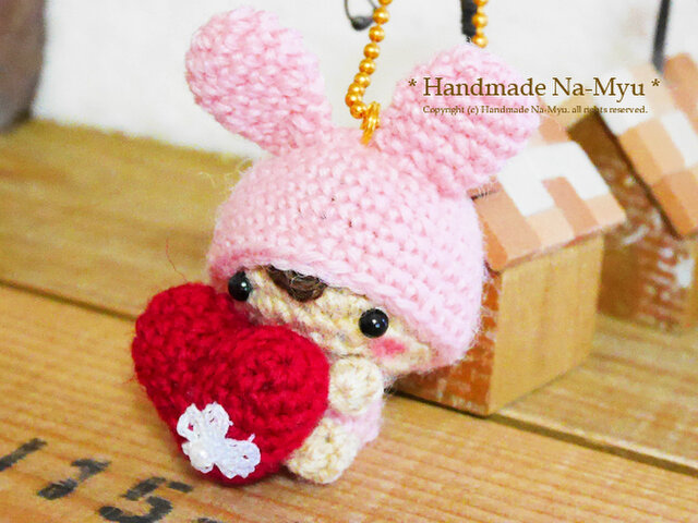 受注制作】あみぐるみ☆ハート抱っこのうさ耳帽子ベビーちゃん・桜（S