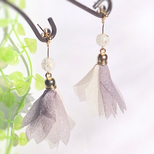【アレルギー対応】2トーンカラーのフラワータッセルピアス-lily-【イヤリング変更可】の画像1枚目