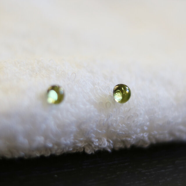 【再販】宝石質ペリドットのスタッドピアス(6mm・サージカルステンレス)の画像1枚目