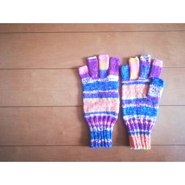 指先ほんのちょっと出の手袋の画像1枚目