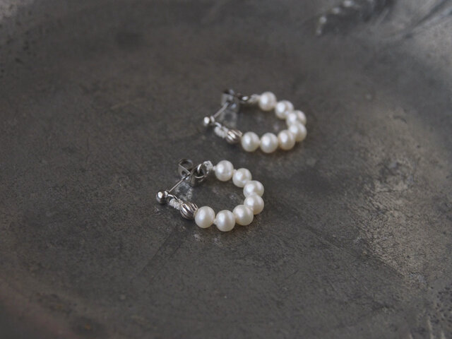 White Circle Pierce(淡水パール)の画像1枚目