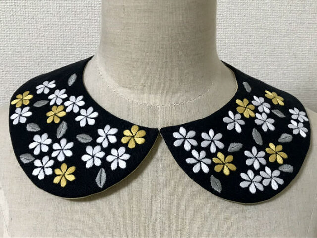手刺繍つけ襟(花々)の画像1枚目