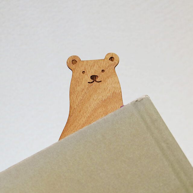 読書好き?くまさんの木製ブックマークの画像1枚目