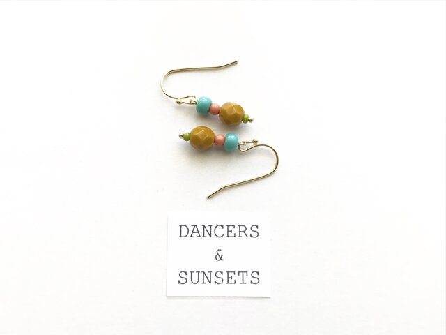 ヴィンテージテイスト ピアス〈Tiny Dancers:PICNIC〉の画像1枚目