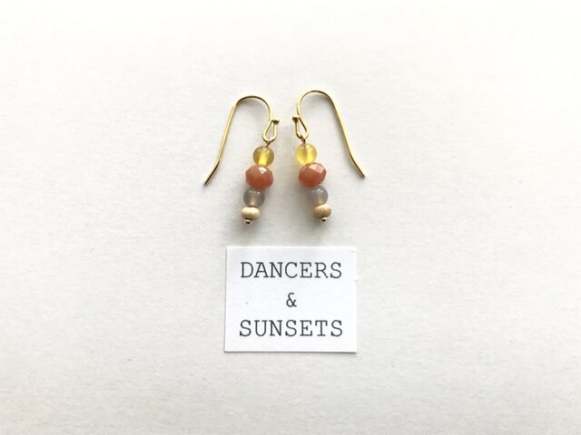 メノウ(瑪瑙)ピアス〈Tiny Dancers:SUNNY AFTERNOON〉の画像1枚目
